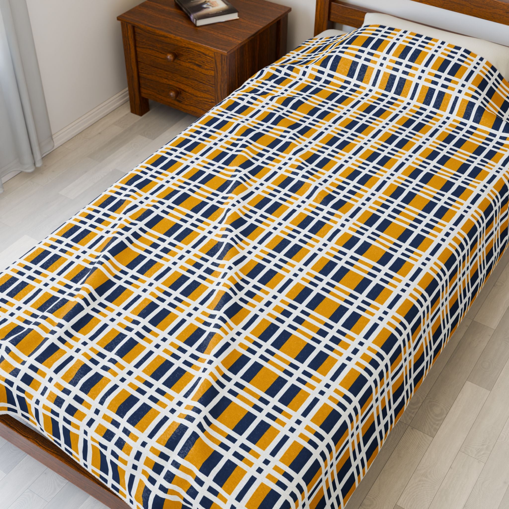 Cozy Plaid Velveteen Plush Blanket, Warm Throw for Home Decor, Perfect Gift for College Students, Winter Cozy Essentials, Soft and Snuggly